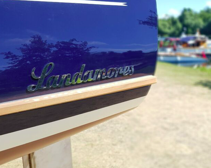 Landamores logo on blue boat